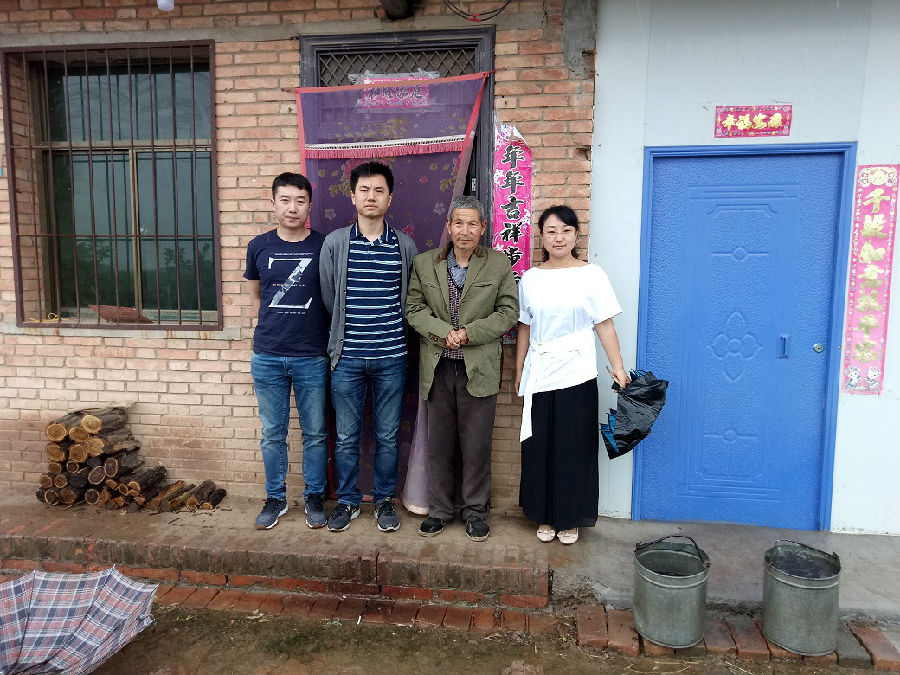合影1.jpg